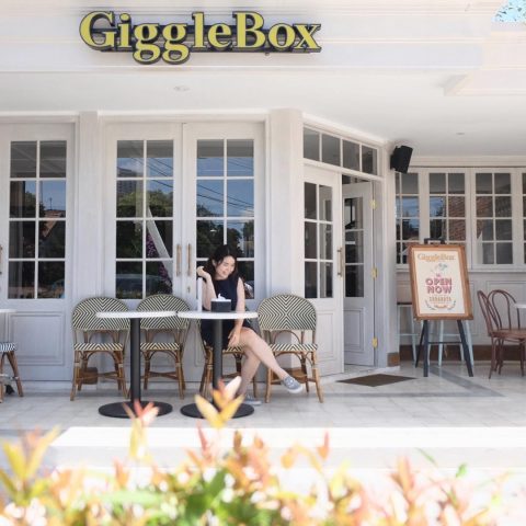 Giggle box cafe