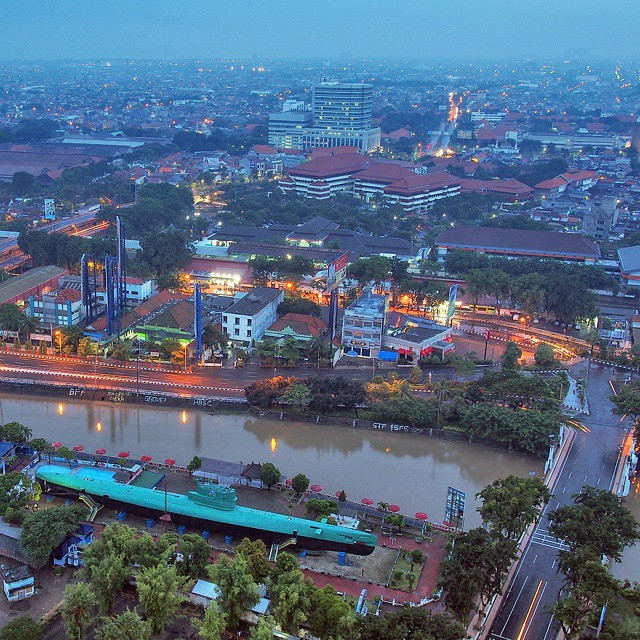 monumen kapal selam